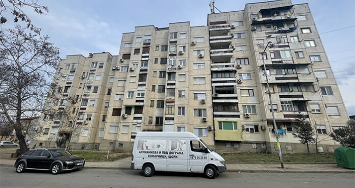 С близо 12