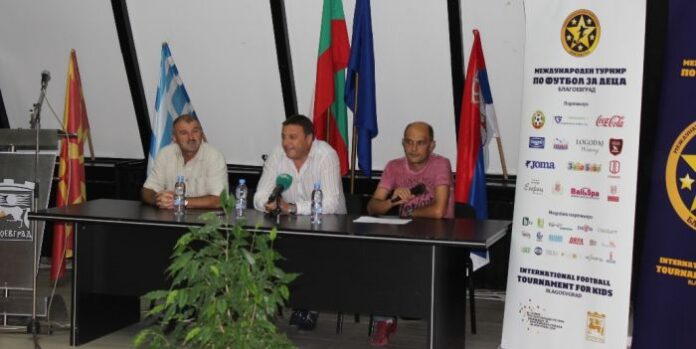 С „Добре дошли“ на 4 езика кметът Камбитов приветства участниците в турнира „Купите на Благоевград“