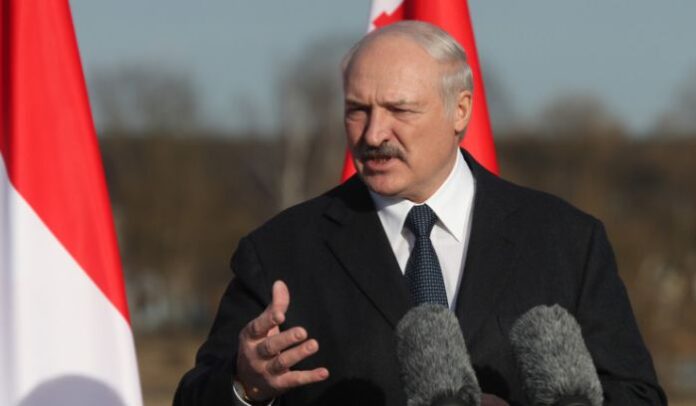 С доброволчески отряди Лукашенко учи всеки в Беларус да борави с оръжие