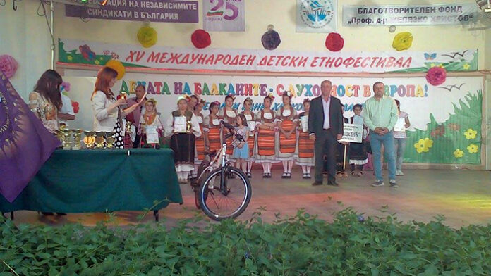 С две купи се завърнаха от фестивал в Минерални бани децата от ВГ „Трепетлика