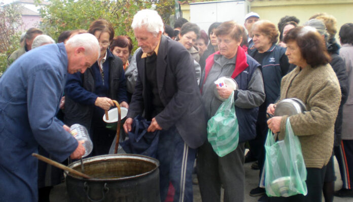 С курбан за здраве 100 семейства спират черна прокоба над своя квартал