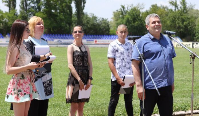 С лекоатлетически скок отбелязаха Международният олимпийски ден в Радомир