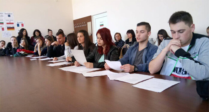 С литературно четене учениците от Хаджидимово почетоха 130 години от рождението на Димчо Дебелянов