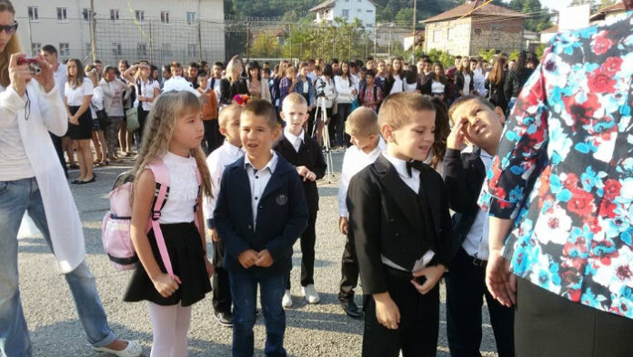 С много усмивки
