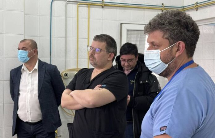 С новата апаратура: Болницата в Кюстендил извърши първата безкръвна операция