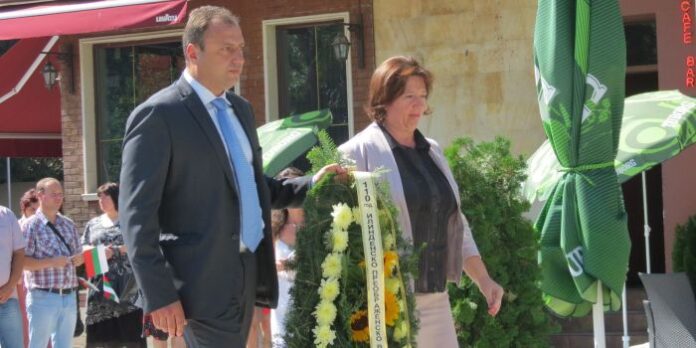 С панихида и венци от цветя почетоха Илинден в Банско