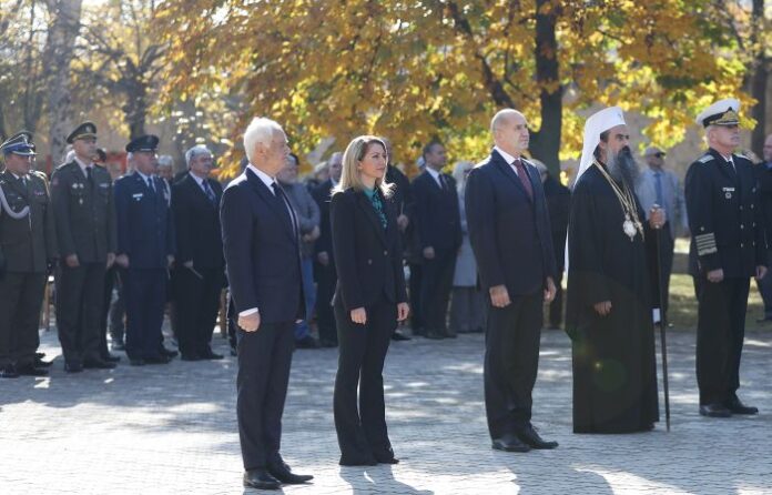 С панихида и военни почести почетоха паметта на воините