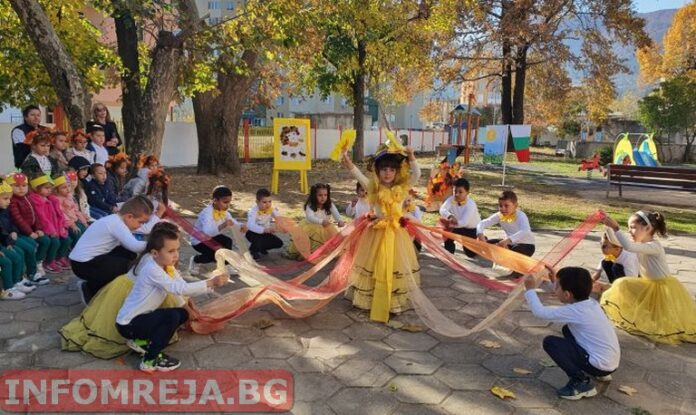 С песни и танци ДГ 