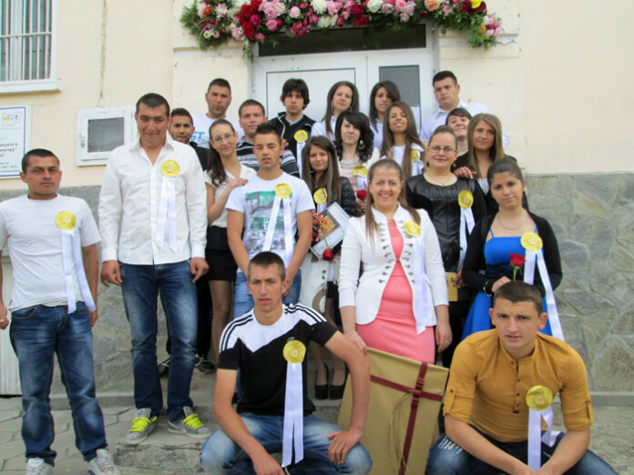 С пищно тържество изпратиха випуск 2014 на училището в Гърмен