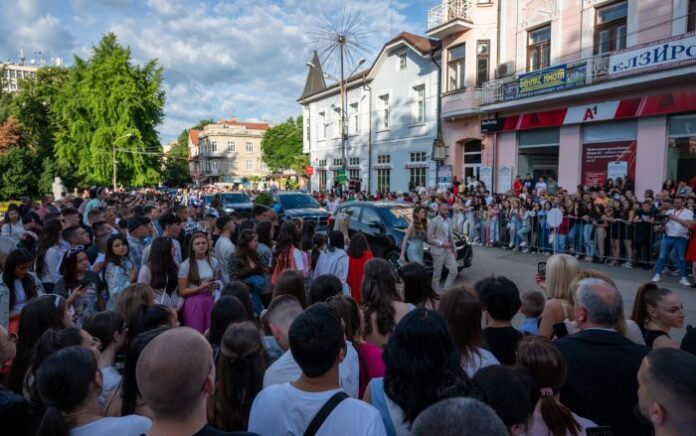 С поглед напред и сърце в Кюстендил! 353 абитуриенти изпраща община Кюстендил