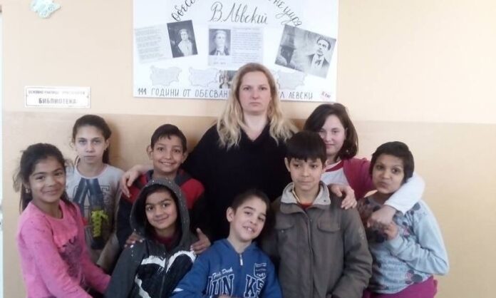 С поредица от мероприятия Основно училище „Христо Ботев“ - Невестино почете Левски