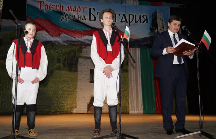 С празничен патриотичен концерт отбелязаха 3 март в община Струмяни