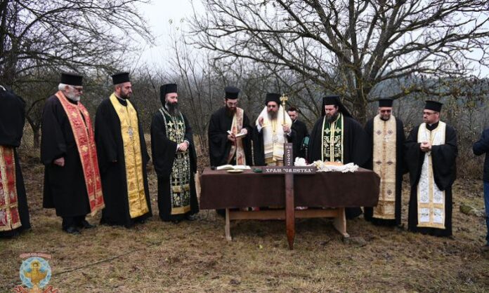 С първа копка поставиха началото за изграждането на нов храм в Четирци
