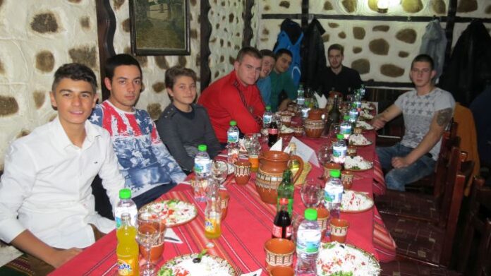 С тежки бански песни и хора в Банско отбелязаха закриването на Културни вечери „Традиции и изкуство“ 2016