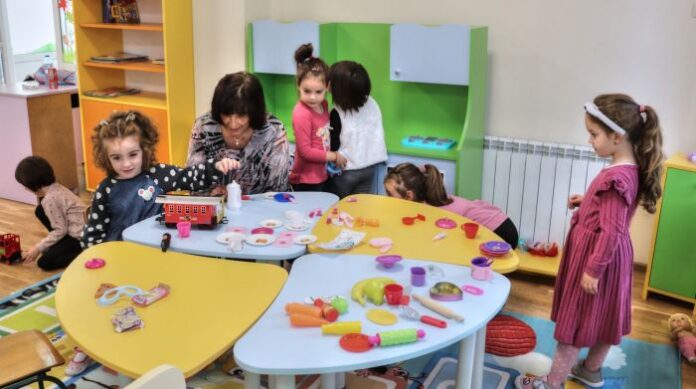 С тържествен водосвет и усмивки откриха обновената „Голева“ детска градина