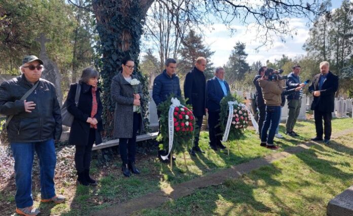 С венци и цветя почетоха 82-ата годишнина от бомбардировките над Кюстендил