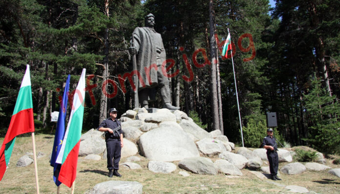 С възстановка неврокопчани посрещат освободителя си генерал Ковачев