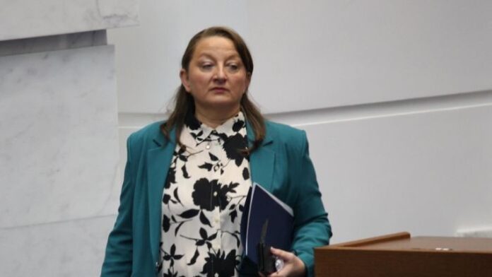 Сачева: Радев може да оглави анализаторски институт с поведението си