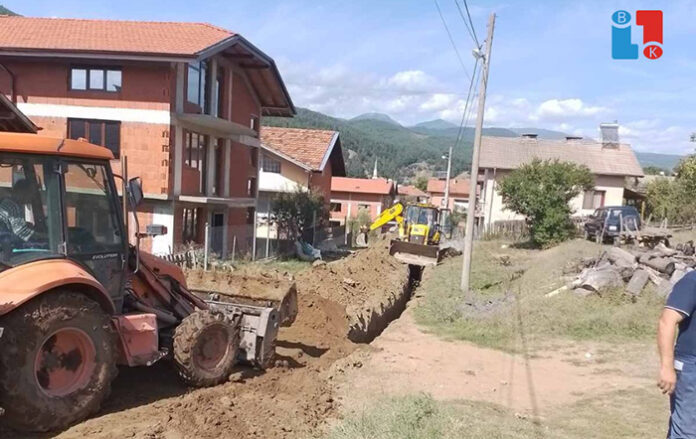 Само за два дни: Ремонтираха уличен водопровод в Дагоново
