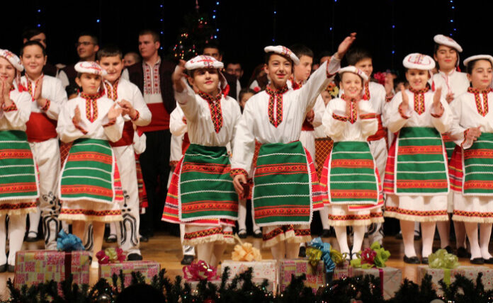 Самодейци от Банско с празничен концерт 