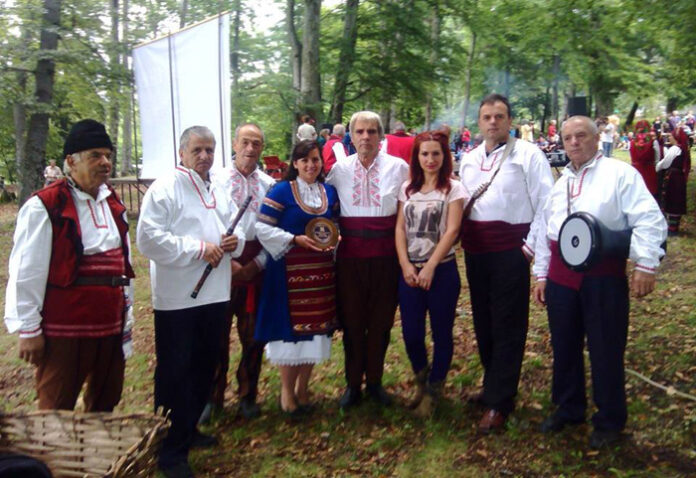 Самодейците от Абланица с участие в Международния фестивал в село Петрово
