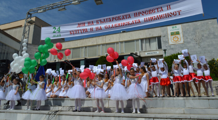Сандански отбеляза Деня на българската просвета и култура и славянска писменост (СНИМКИ)
