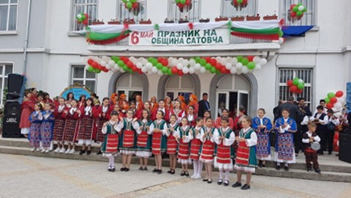 Сатовча посрещна Гергьовден с празника „Завръщане“