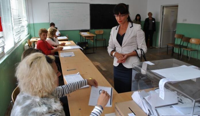 Савеклиева: Гласувах за стабилно управление и силни институции