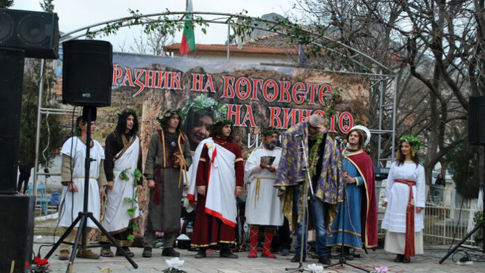 Савеклиева връчи парични награди на първенците в конкурса за бяло и червено вино