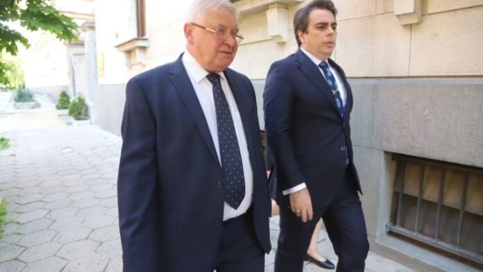 Сблъсък между финансовите министри Ананиев и Василев при сдаването на властта