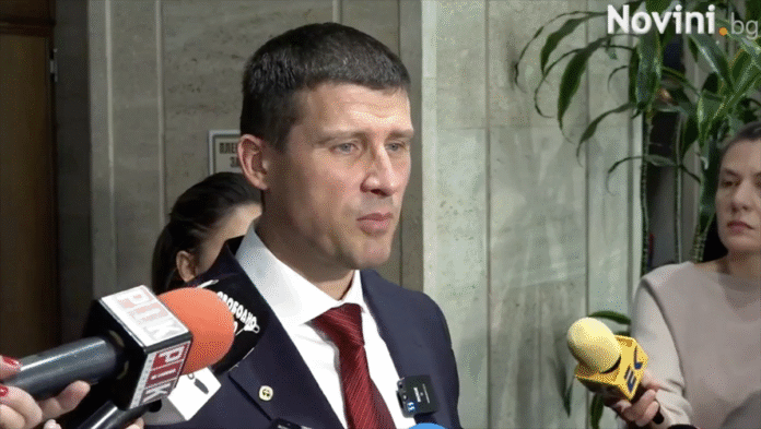 Ивелин Михайлов: Хора от службите ме заплашиха: Или ставате от управлението и замествате ИТН, или ще има арести
