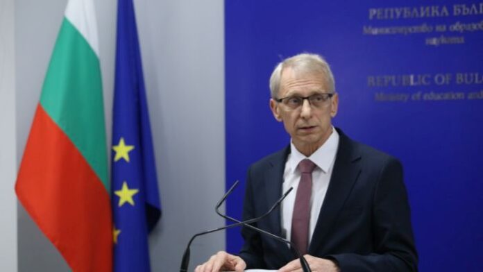 Седмица след връщането на малките в клас се връщат и големите