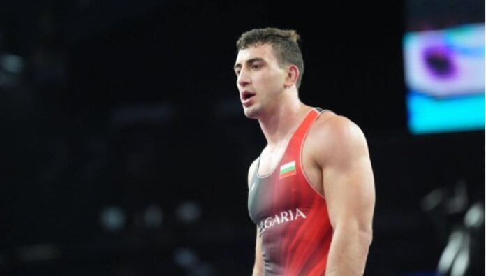 Семен Новиков се класира за финала на олимпийския турнир по класическа борба