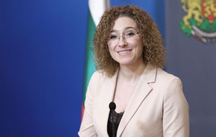Шалапатова: Основна грижа на социалното министерство е работната сила да бъде компетентна