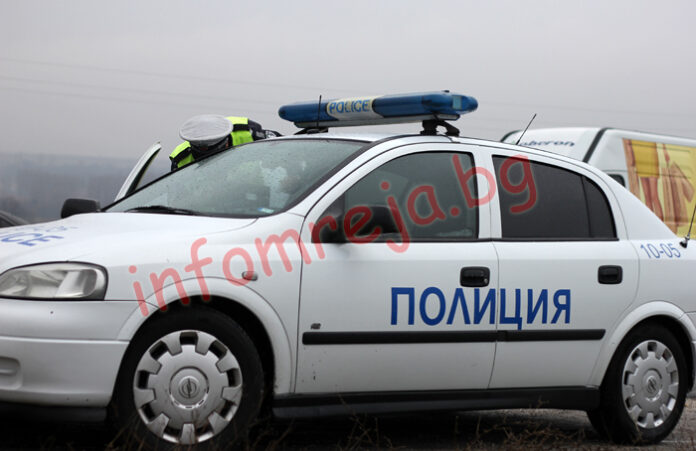 Шофьор в гонка с полицаи заради крадена кола