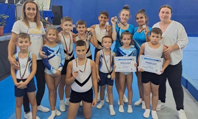 Силно представяне на кюстендилския клуб по скокове на батут в Русе