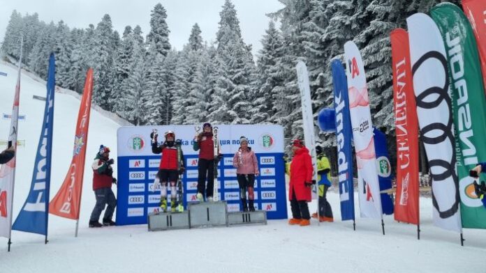 Силно представяне за скиори от Банско на международен турнир