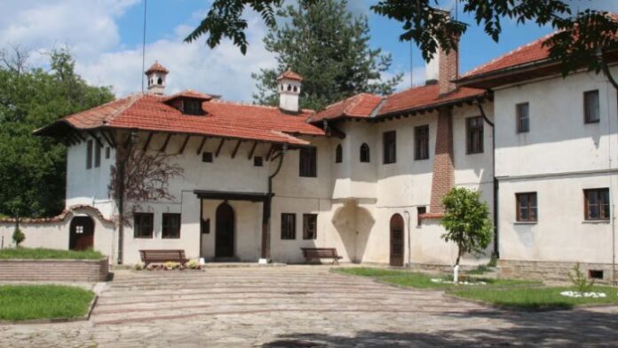 Симеон Сакскобургготски продава царската вила в Баня