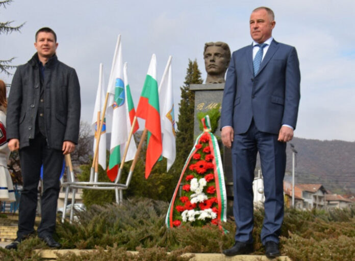 Симитли се преклони пред делото на Апостола