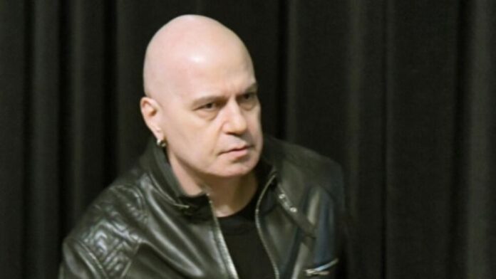 Слави Трифонов е в болница