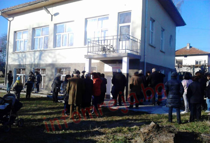 След 3 г. ремонт откриха новата зала в читалище “Спасовица” в Николичевци