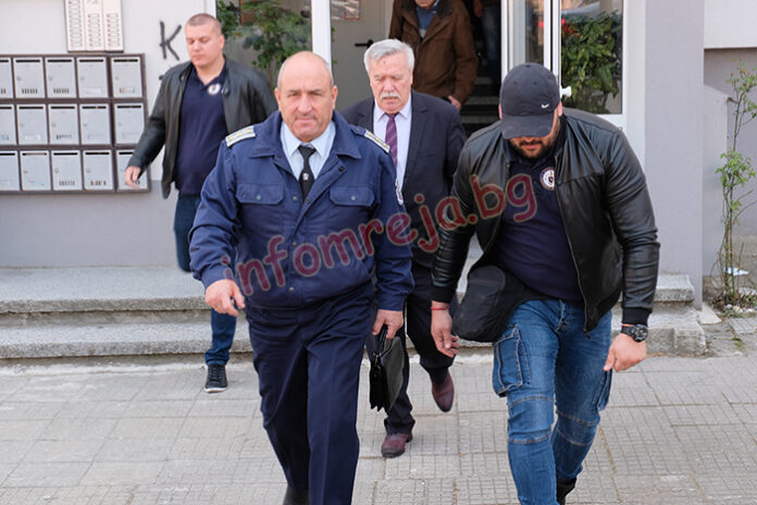 След ареста на дознателката в Благоевград задържаха и баща й - шефа на 