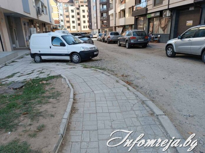 След години чакане: Асфалтират улицата в Китайския квартал