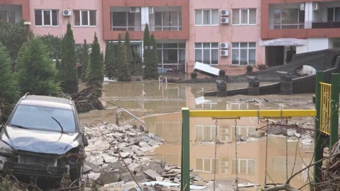 След наводненията: МЗ с препоръки за водата и храната в засегнатите райони