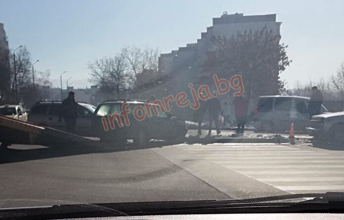 След три часа разчистват платното в 