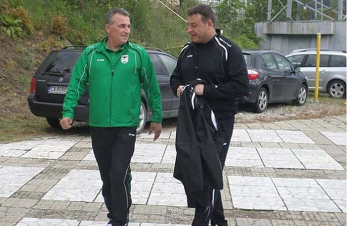 След Вили Вуцов