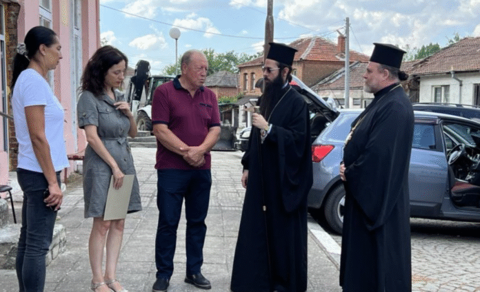 Сливенският митрополит Арсений направи дарение за Воден
