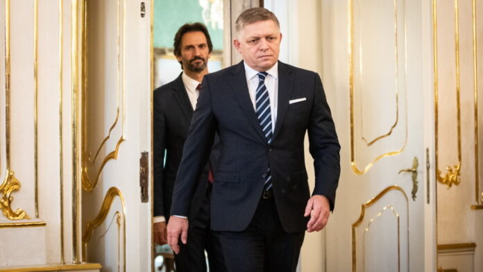Словашкият премиер се връща на работа след покушението