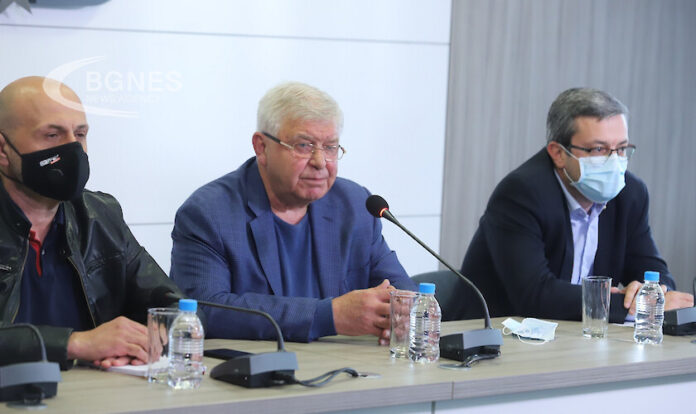 „Служебният кабинет връща олигархията“, Ананиев оттегля подадената си ръка към Василев