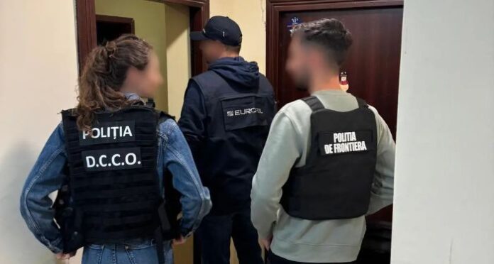 Служители на ГДБОП и ГДГП разбиха престъпна мрежа за трафик на мигранти
